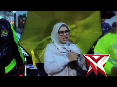 Di saat orang lain berlalu, mereka memilih berhenti. Membantu, tanpa pamrih.