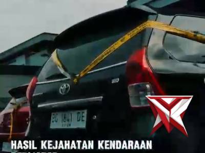 PENYERAHAN BARANG BUKTI KENDARAAN BERMOTOR TINDAK KEJAHATAN KPD PEMILIKNYA OLEH KAPOLDA SUMSEL