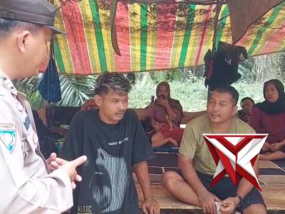 PAK BABINSA MENGHIMBAU KEPADA MASYARAKAT YANG MELAKSANAKAN ILEGAL DRILLING (SM7)