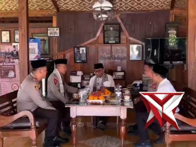 Kapolda Jawa Barat melaksanakan kunjungan ke Pondok Pesantren Darussalam Ciamis