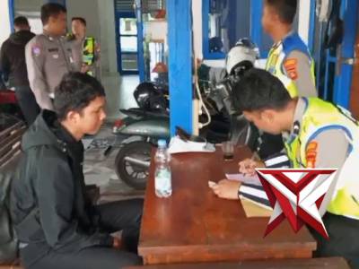 Memberikan teguran kepada pengendara yg melawan arah - PoliceTube