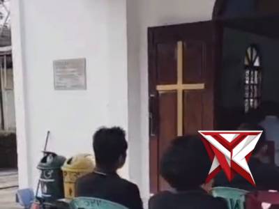 Polsek BTS Ulu Polres Musi Rawas Polda Sumatera Selatan melaksanakan pengamanan kegiatan ibadah umat - PoliceTube