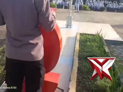 Polsek barat pimpin upacara - PoliceTube