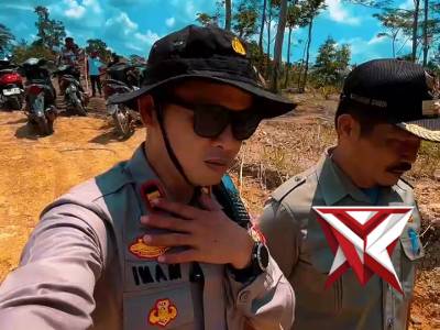 Polisi berinergi membantu masyarakat menanam jagunh guna mempertahankan ketahanan pangan IK3