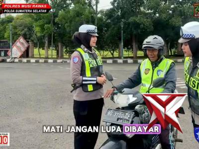 SRIKANDI SATLANTAS POLRES MUSI RAWAS MENGHIMBAU PENGENDARA YANG MELNTAS DI BUNDARAN AGRO MUARA BELIT