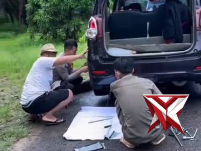 anggota polres muba membantu masyarakat