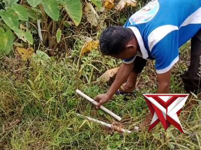 Memperbaiki pipa air bersih