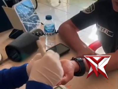 SI DOKES POLRES MUBA MENGECEK KESEHATAN ANGGOTA POLRES MUBA (SM7) - PoliceTube