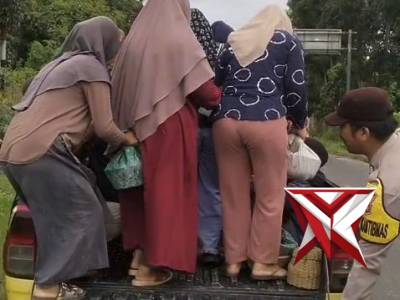 personel Polsek Muara Beliti melaksanakan kegiatan pelayanan kepada masyarakat - PoliceTube