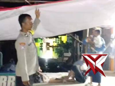 *Bhabinkamtibmas Tanjung Jaya Monitoring Banjir Malam Hari, 108 Rumah Warga Terendam*