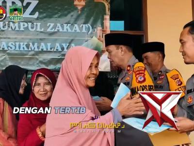 Polres Tasikmalaya melaksanakan penyaluran zakat fitrah melalui UPZ sebagai bentuk kepedulian sosial