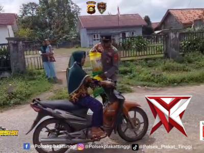 Giat jumat berkah polsek plakat tinggi, 02 - PoliceTube