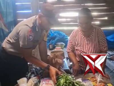 Polsek Bringin menghadirkan program humanis &ldquo;BASODARA&rdquo; (Bhabinkamtibmas Sowan Dapur Warga). - PoliceTube