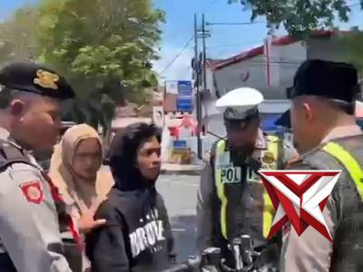 LAIN WAKTU PAKAI HELM YA BANG?