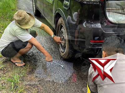 GERAK CEPAT POLISI TANGANI PENGENDARA MOGOK ??