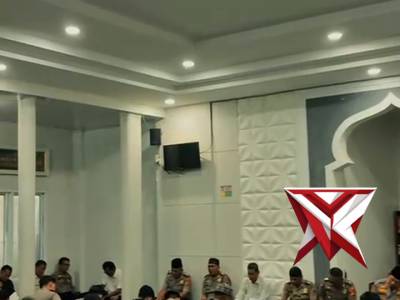 Bila ada permasalahan dan butuh bantuan Polisi silakan hubungi :
Call center : 110 ( Bebas Pulsa )