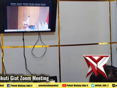Mengikuti Giat Zoom Meeting
