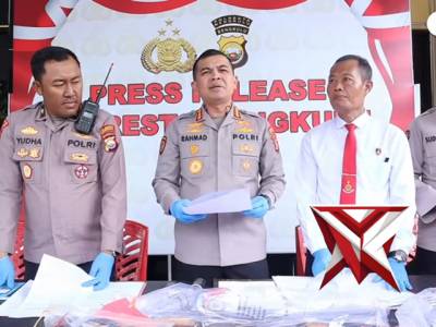 Rilis - Duel Senjata Tajam , korban mengalami luka bacok di Depan Bank BI - PoliceTube