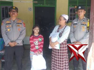 PEMBERIAN BANTUAN SOSIAL DARI KAPOLRES OKU TIMUR DI WILKUM POLSEK BMT
