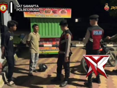 Pers SAT SAMAPTA Melaksanakan Patroli Malam di Taman Seputaran Kota Sekayu 4