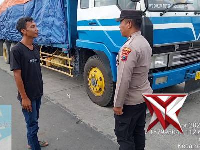 Patroli KRYD dialogis dengan sopir truk