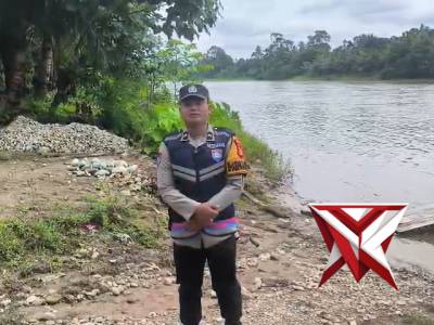 Pengecekan debit air sungai rawas | Polsek Rawas Ulu
