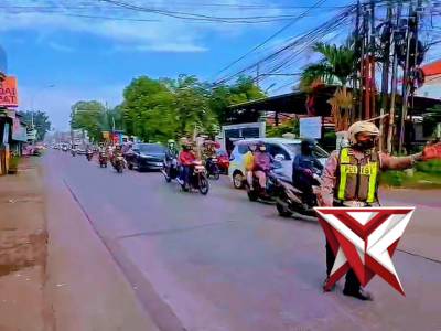 POLSEK PAKAL MELAKSANAKAN KEGIATAN POS PELAYANAN AWAL ANTISIPASI KERAWANAN KEPADATAN LALULINTAS - PoliceTube
