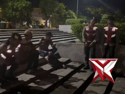 R12 unit binmas batman