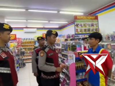 Sat Samapta melaksanakan giat patroli malam di area perbelanjaan serta pastikan kondusifitas wilayah