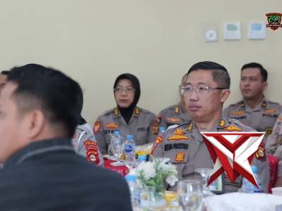 Kapolda Sumsel IJP. Sandi Nugroho memberikan penegasan bahwa masy adalah juragan bagi anggota Polri