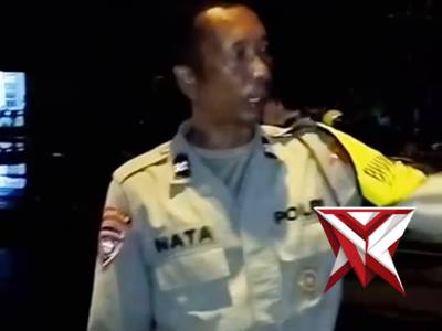 *Bhabinkamtibmas Tanjung Jaya Monitoring Banjir Malam Hari, 108 Rumah Warga Terendam*