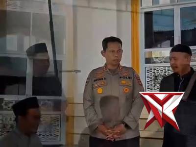 Kapolres Musi Rawas AKBP Agung Adhitya Prananta,S.H.,S.I.K.,M.H melaksanakan Shalat Jumat berjamaah