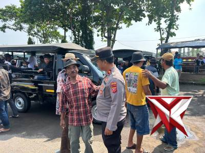 SAT BINMAS POLRES INDRAMAYU BERIKAN HIMBAUAN HUMANIS KEPADA PESERTA AKSI DAMAI