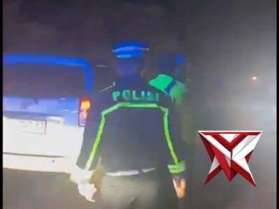 Respon cepat Personil Sat Lantas dan Polsek Muara Beliti Polres Musi Rawas tangani Pohon tumbang