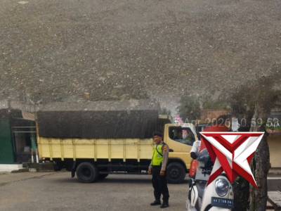 Pengaturan lalintas Polsek Mirit