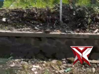 Bhabinkamtibmas Desa Jeru Brigadir Rifa Melaksanakan Kerja bakti pemerintah desa jeru di makam