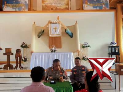 Kasat Binmas melaksanakan pembinaan calon pengantin baru di gereja eliora - PoliceTube