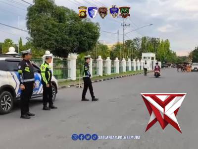 Satlantas patroli di seputaran taman