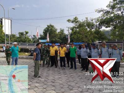 Polsek Kanor tergabung giat kerja bakti lingkungan