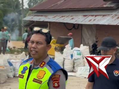 *title* Perkuat Ketahanan Pangan, Kapolres Musi Rawas Tinjau Hasil Panen Jagung - PoliceTube