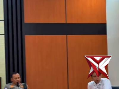 Bila ada permasalahan dan butuh bantuan Polisi silakan hubungi :
Call center : 110 ( Bebas Pulsa )