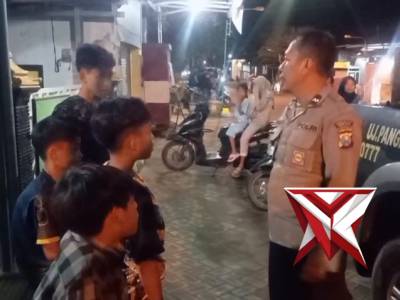 Anggota  Bhabin Polsek Ujungpangkah Beri Himbauan Remaja