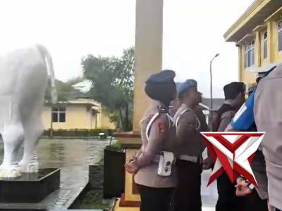 bedah rumah polri untuk masyarakat  polres oki