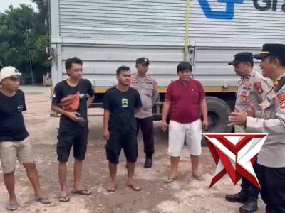 Himbauan Polsek Mesuji kepada kendaraan sumbu 3 untuk mematuhi jam operasional. - PoliceTube