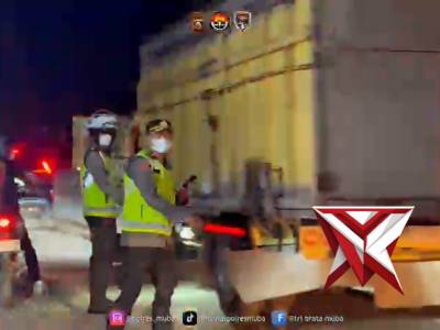 Kapolres Muba melakukan pengecekan arus lalin di KM 150 Desa Simpang Tungkal Kec. Tkl Jaya