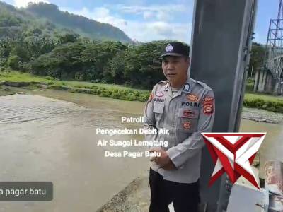 Cek debit air sungai lematang