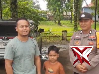 *Tim Patroli Polsek BTS Ulu Bantu Pemudik Pecah Ban*

Tim patroli Polsek BTS Ulu Polres Musi Rawas m