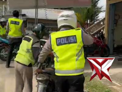 Motor rusak di tolong polisi