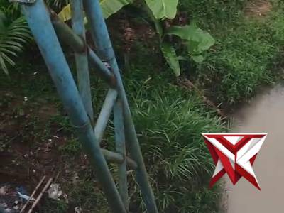 Personil Polsek Muara Beliti melaksanakan pengecekan debit air di sungai Beliti kec. Muara beliti