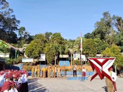 Kanit Binmas Pimpin Upacara Senin di SD. 26 Belinyu